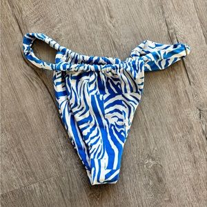 NWOT Skatie Bobbi Bottoms Thick Band in Casablanca